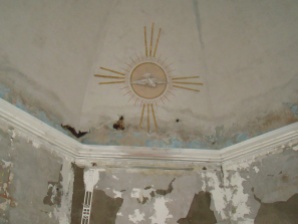 detail on the ceiling over the alter